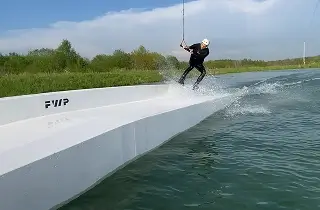 Ollie Box - фигура на воде и райдер.